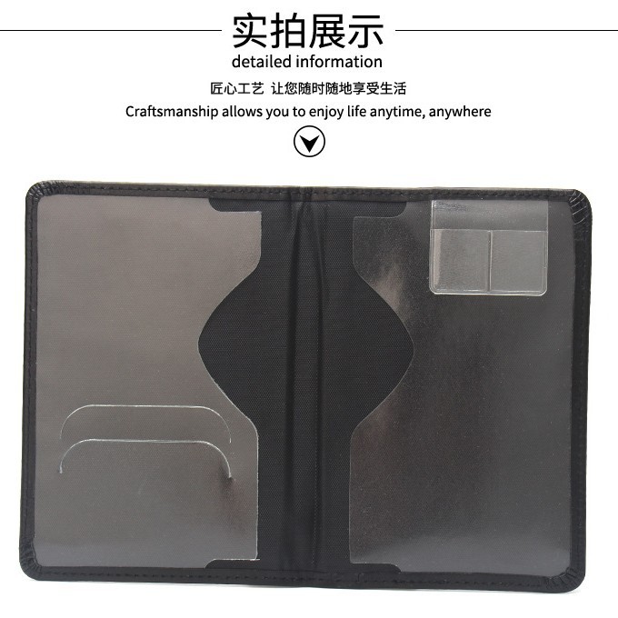 Porta passaporto in pelle di f - Tech Accessories Travel recensione e prezzo